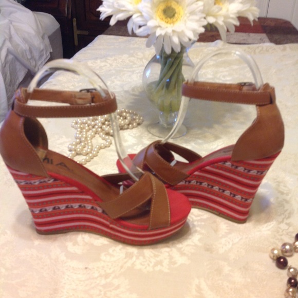 Mia Wedge Sandals - Picture 2 of 7